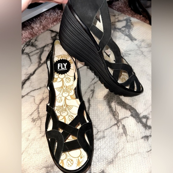 Fly London Black Wedge Sandals 39 8 8.5 vacation spring summer - Picture 1 of 10